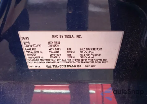 2023 Tesla Model Y Awd/Long Range Dual Motor All-Wheel Drive z USA, uszkodzony, nr VIN 7SAYGDEE1PA142167